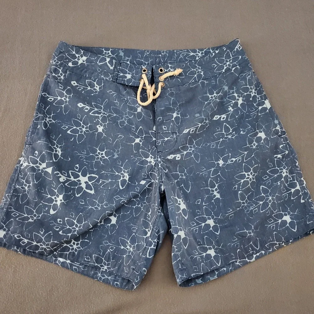 Faherty Brand Mens Blue Floral Batik Board Shorts Size 30 Made in USA‎  Trunks